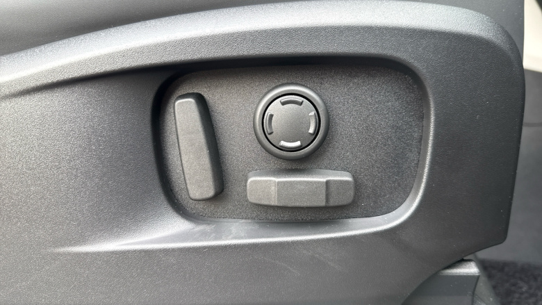 Land Rover Defender 3.0 D250 X-Dynamic SE 90 3dr Auto [6 Seat] Diesel Estate